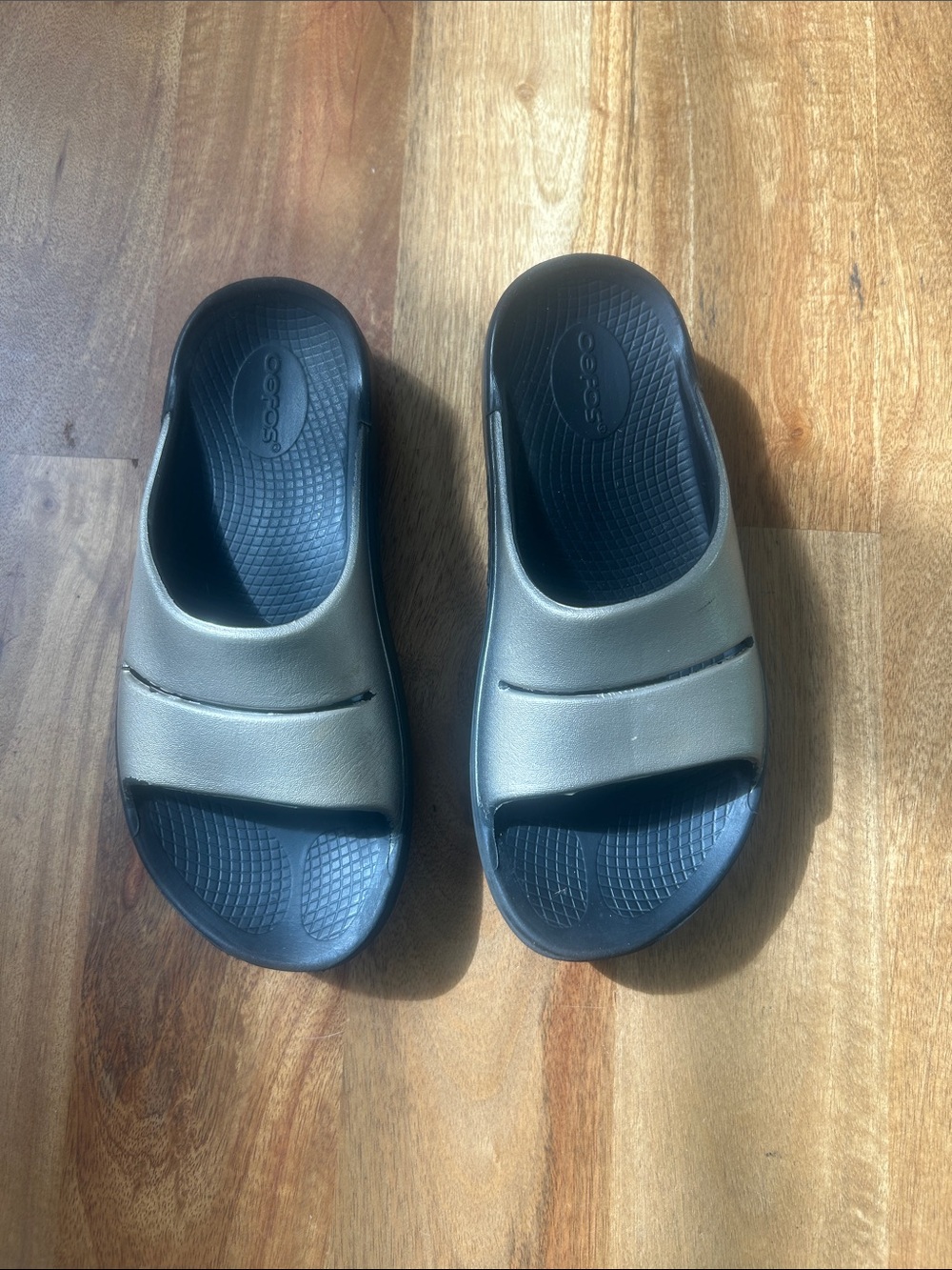 OOFOS Women sandals